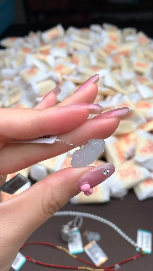 【闪购商品】翡翠挂件未镶嵌 —