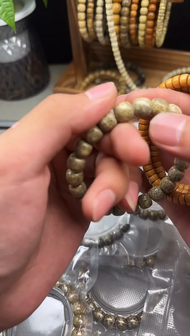 星月菩提手串原生态002   氧化福利手串10*9 + 一条黄檀木药片