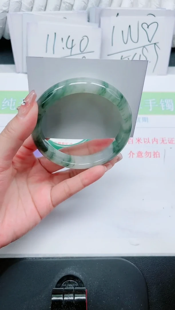 【闪购商品】石英质玉手镯未镶嵌127