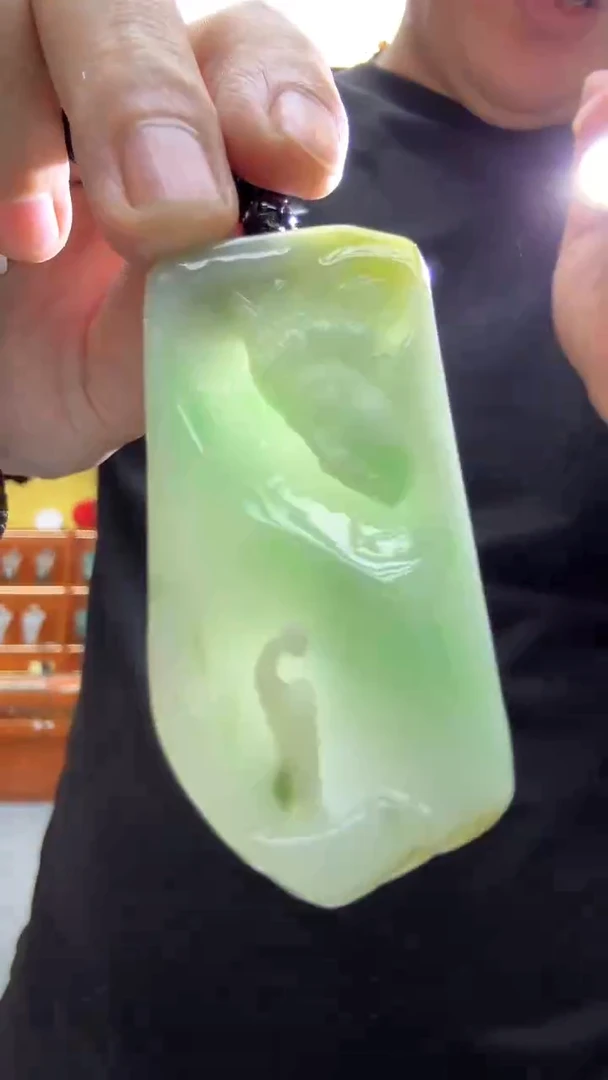 【闪购商品】翡翠挂件未镶嵌国雕谢林工（定制退货扣1000元）