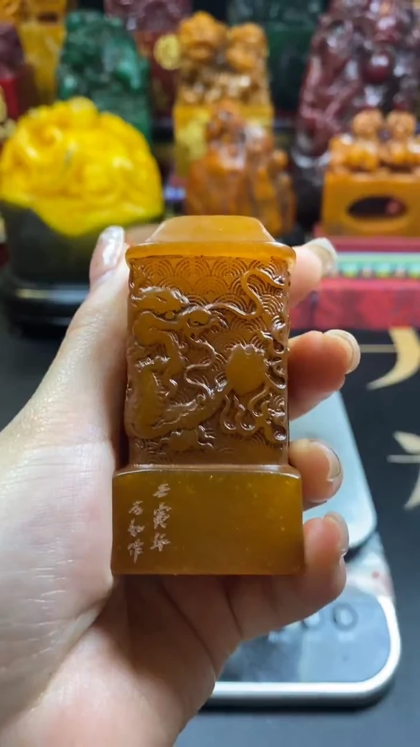 寿山石印石田黄盘龙柱
