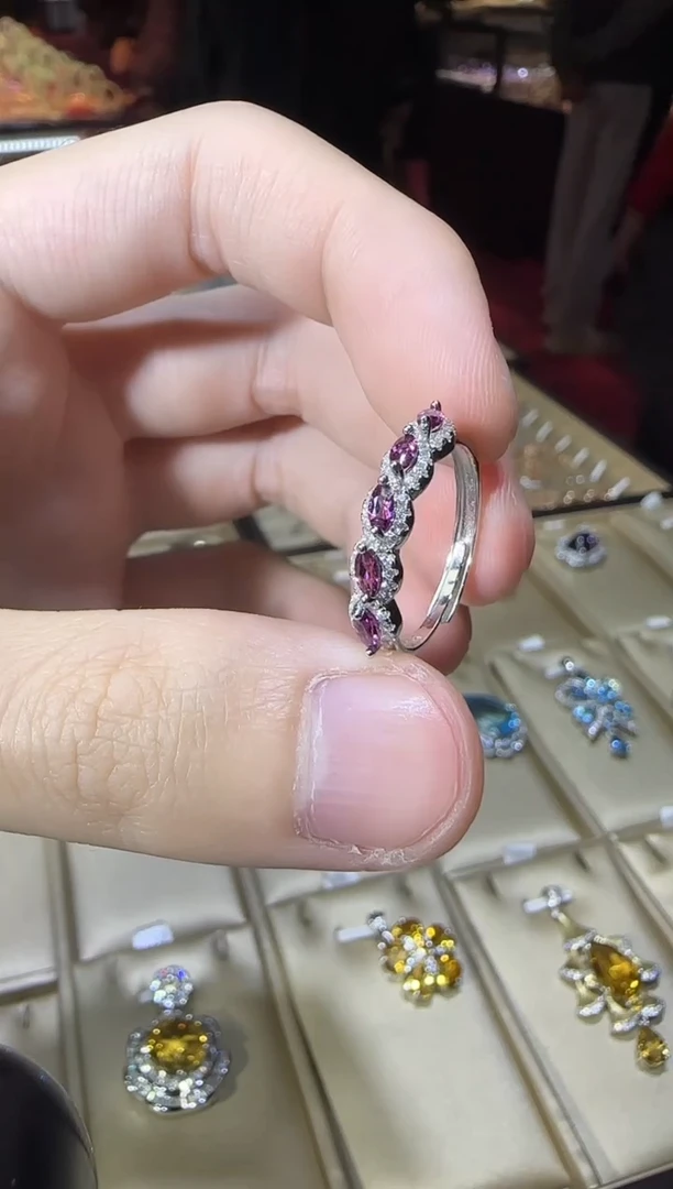 银S925镶嵌戒指石榴石（紫牙乌）4mm排戒