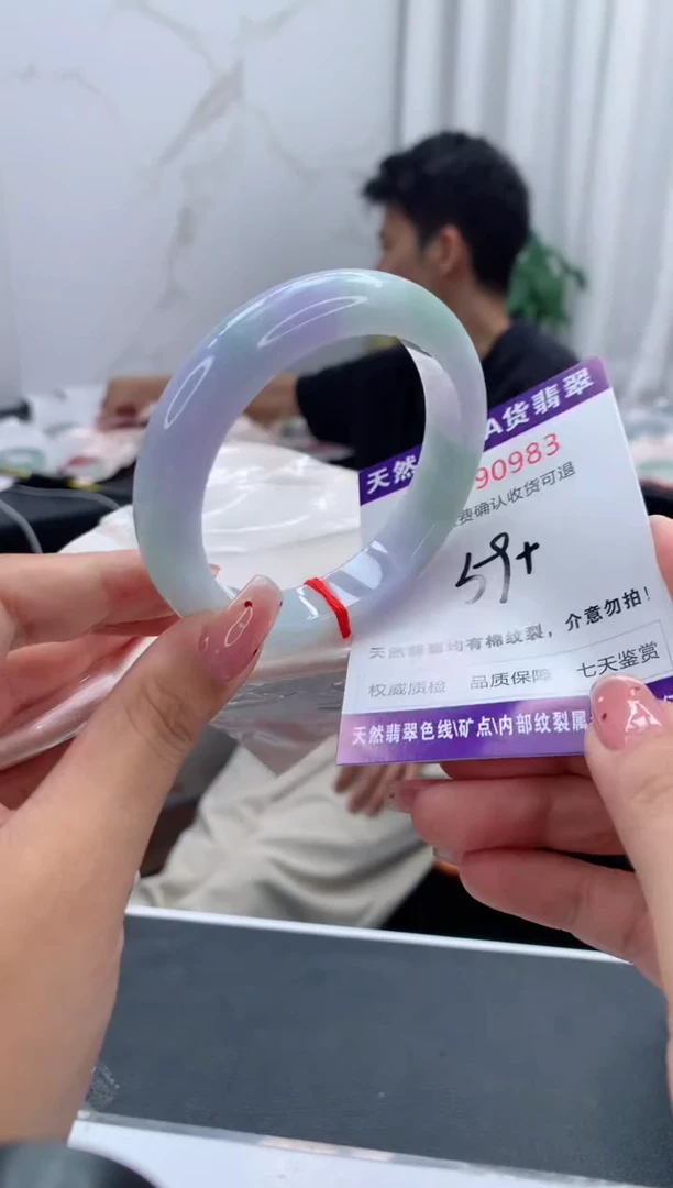 未镶嵌手镯翡翠有纹，完美者勿拍