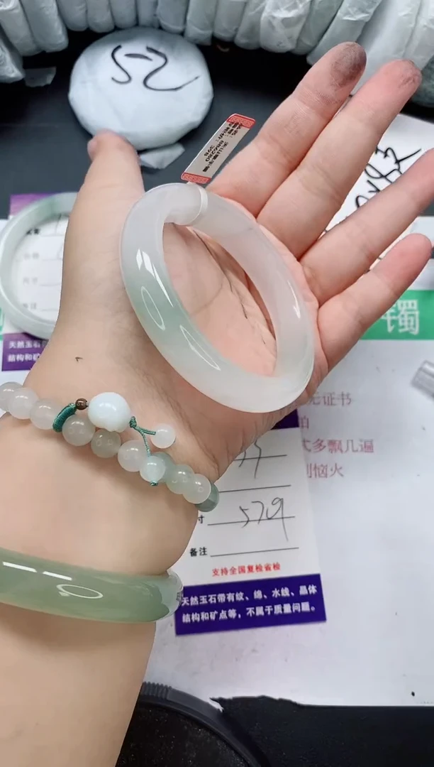 未镶嵌手镯石英质玉133/57-58