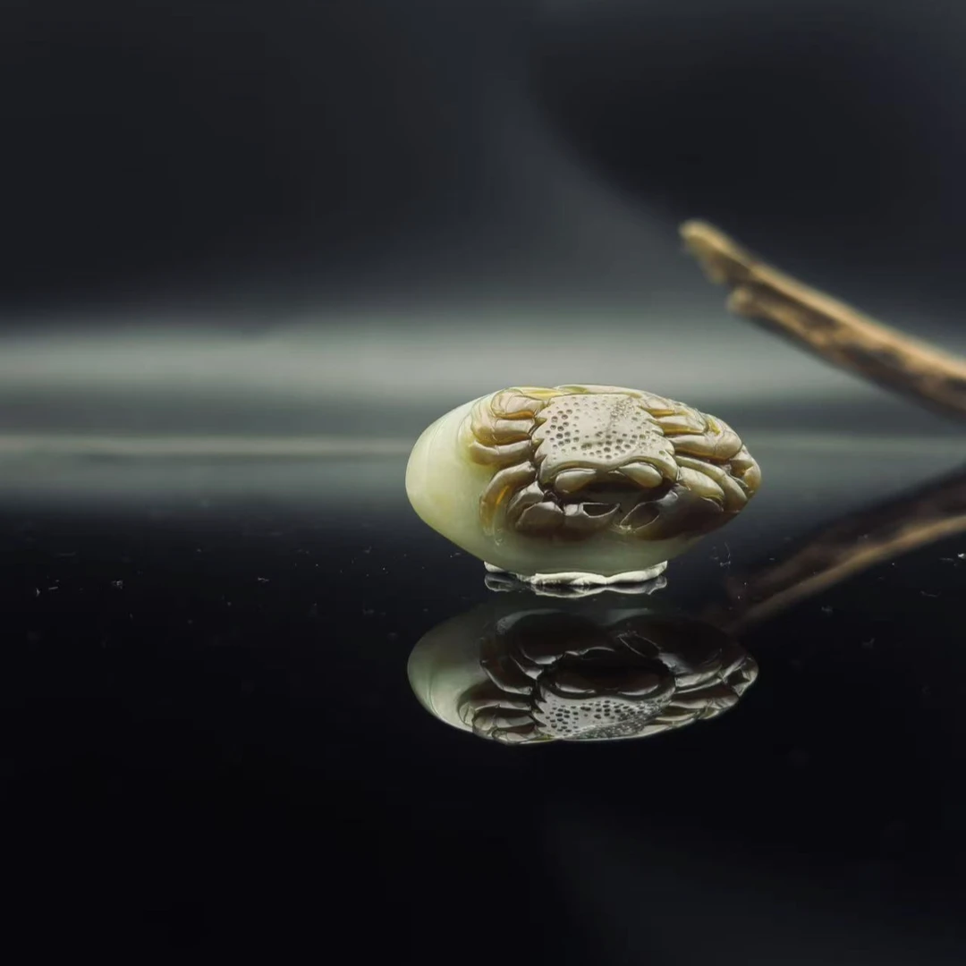 和田玉且末糖八方来财吊坠7149