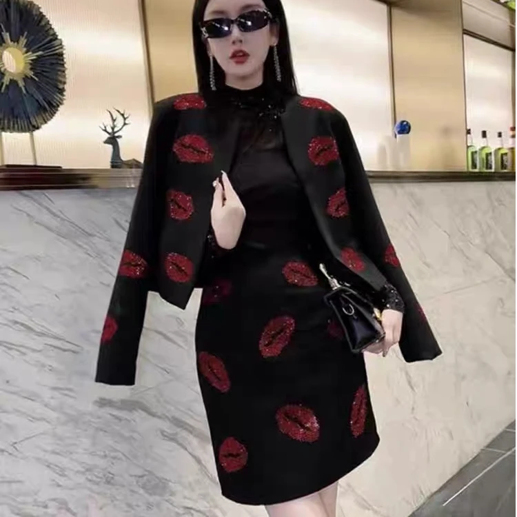 〖猫姐衣橱〗秋季新款满钻红唇气质款时装外套+满钻红唇时装半身裙