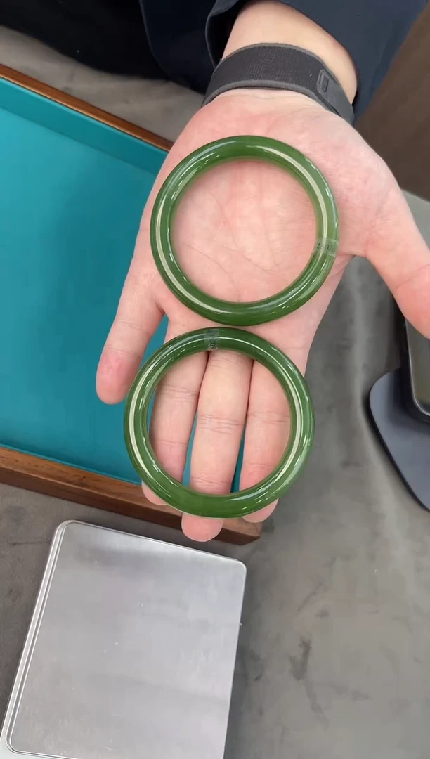 未镶嵌手镯和田玉一个（多样性发一）圈口：55-57mm