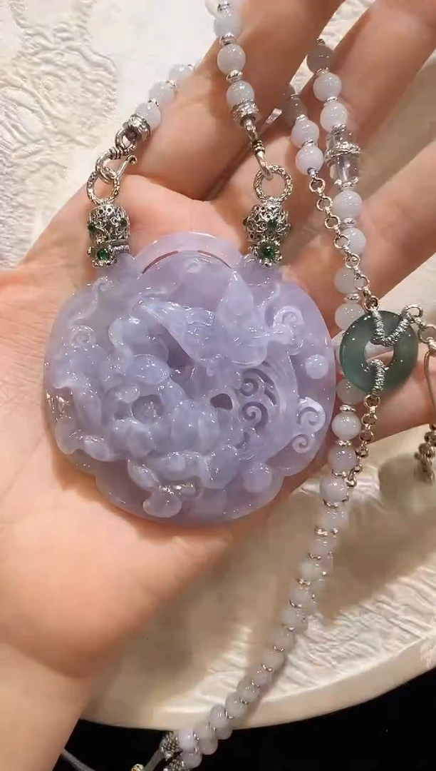 翡翠未镶嵌颈饰国风