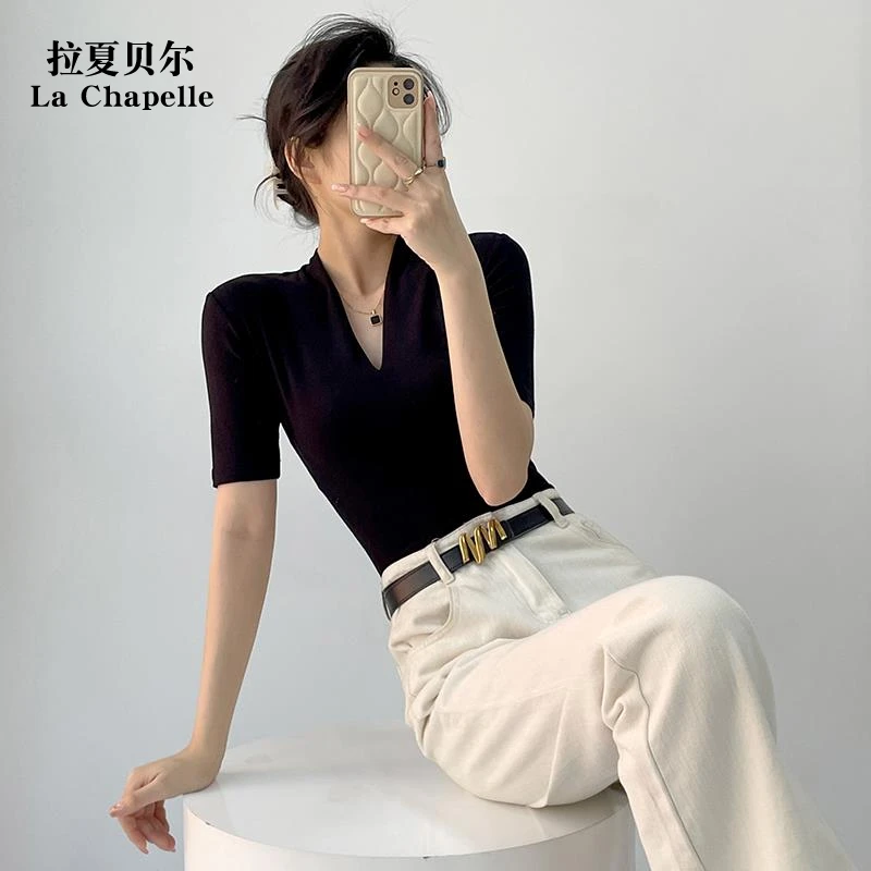 拉夏贝尔复古V领打底衫春夏新款黑色短袖T恤显瘦内搭正肩气质上衣