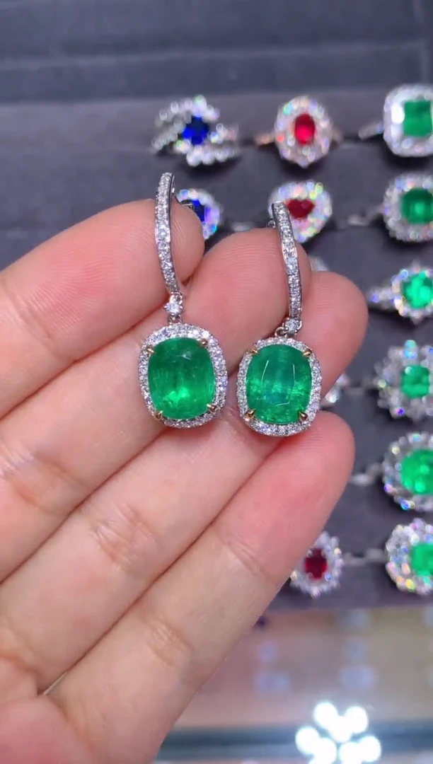 18K金镶嵌耳坠祖母绿6.3CT