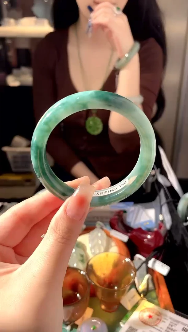 翡翠手镯未镶嵌手镯