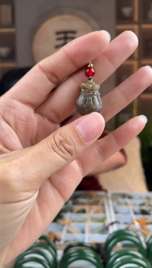 颈饰未镶嵌和田玉拍一发一，拍一发一