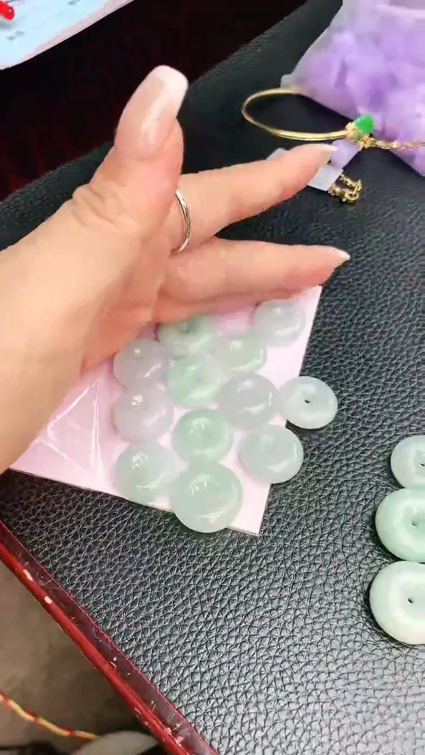 颈饰未镶嵌翡翠赠礼盒证书 多样性发货其一