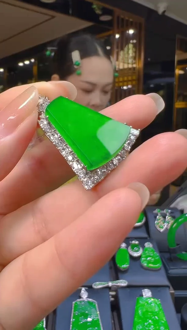 吊坠(赠链)银S925镶嵌翡翠027（多样性发其一）