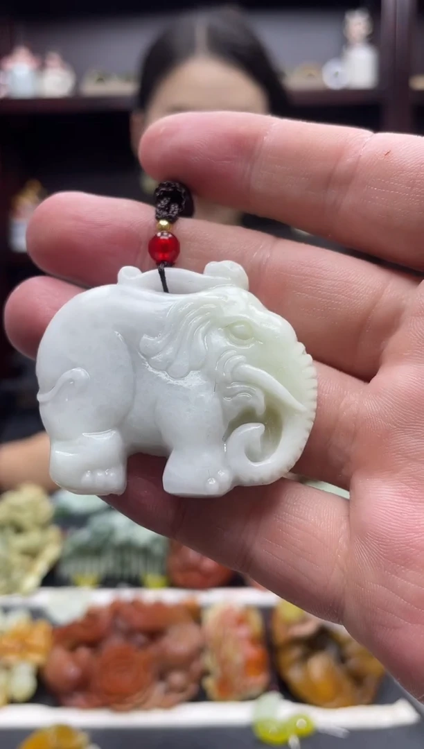 岫玉未镶嵌吊坠·