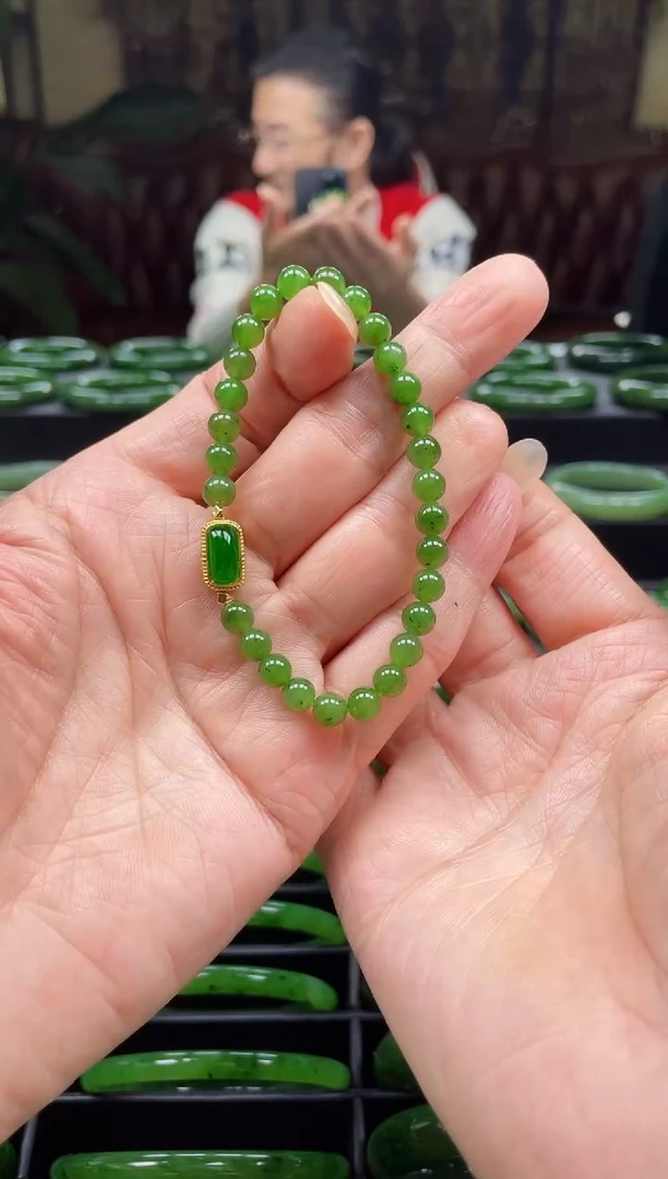 卡6冰底阳绿碧玉手串（多样性发一）