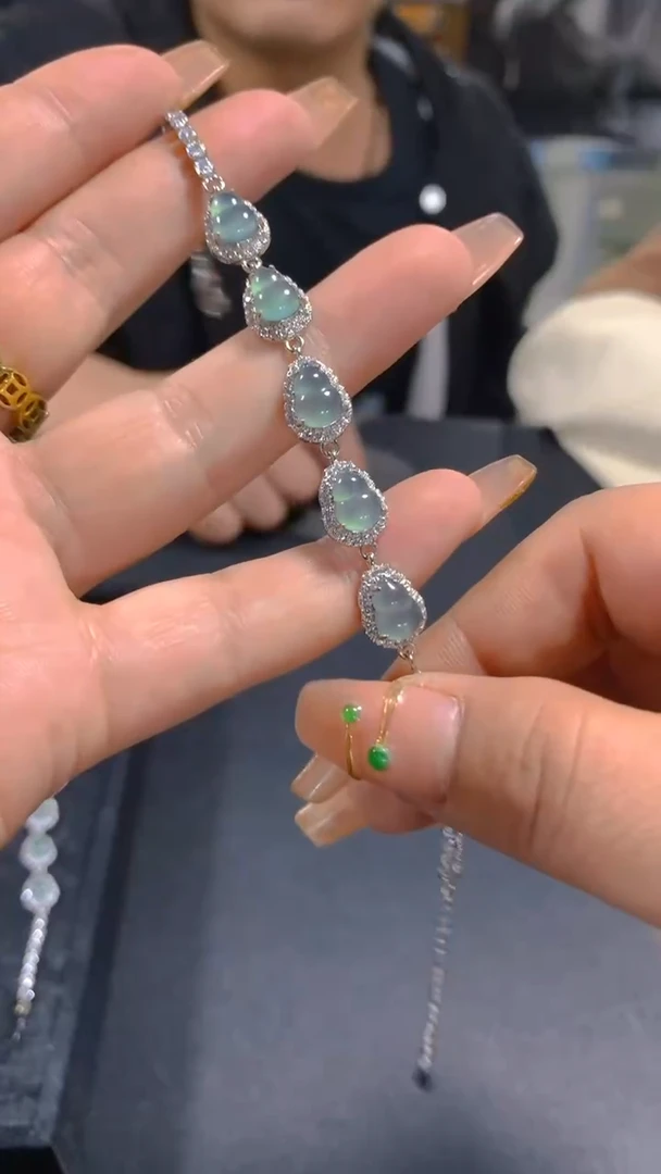 【闪购商品】翡翠手链未镶嵌0112221159多样性发一