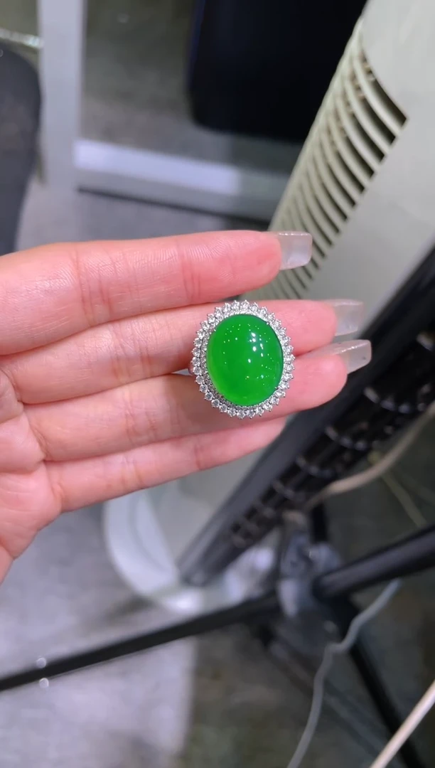 【闪购商品】翡翠吊坠(赠链)18K金镶嵌A105