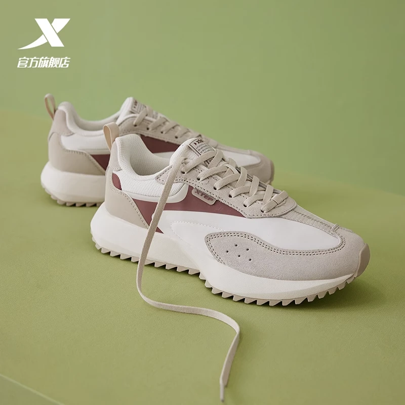 特步小蛮腰休闲鞋女鞋时尚轻便百搭潮鞋春秋新款女子运动鞋