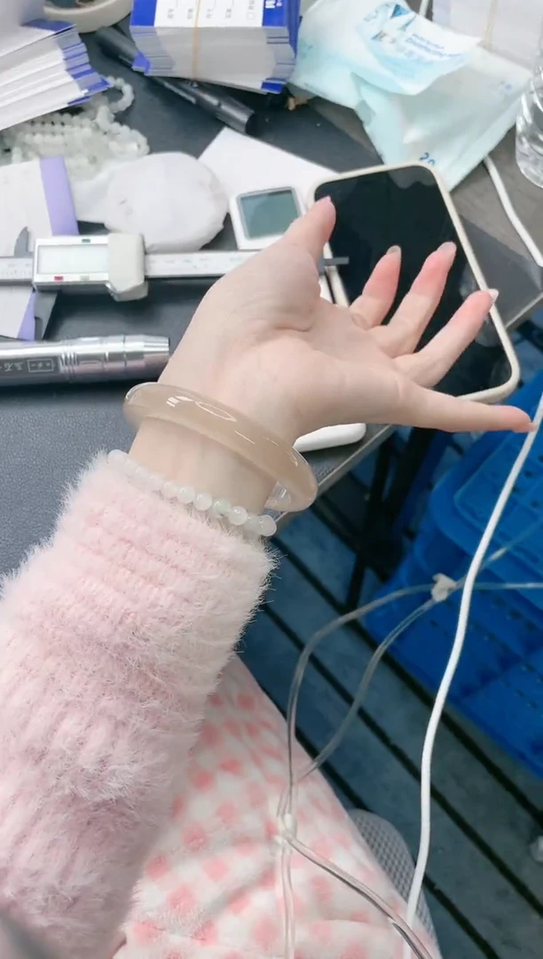 【闪购商品】石英质玉手镯未镶嵌 香槟金手镯-63