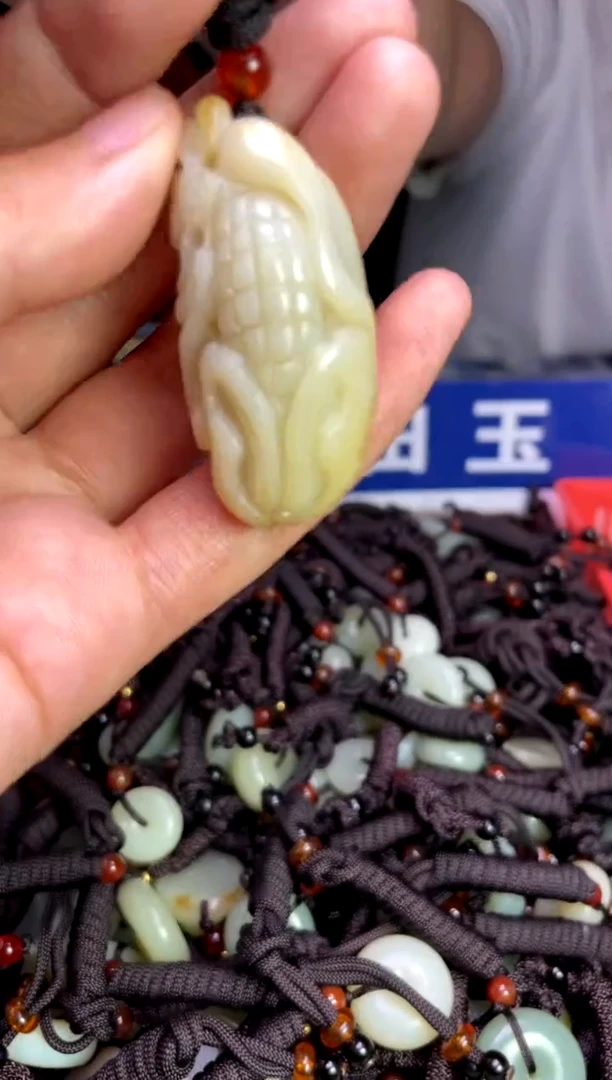 未镶嵌和田玉挂件1