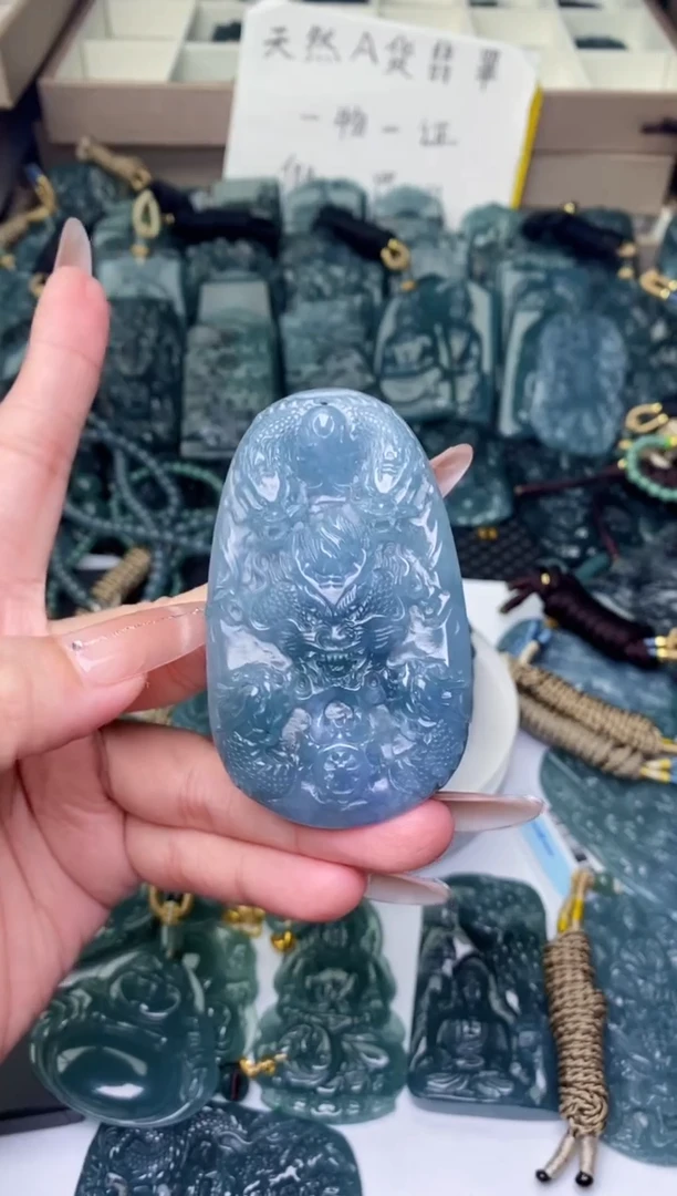 颈饰未镶嵌翡翠