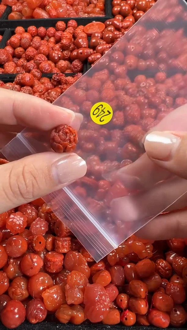 颈饰未镶嵌南红玛瑙1