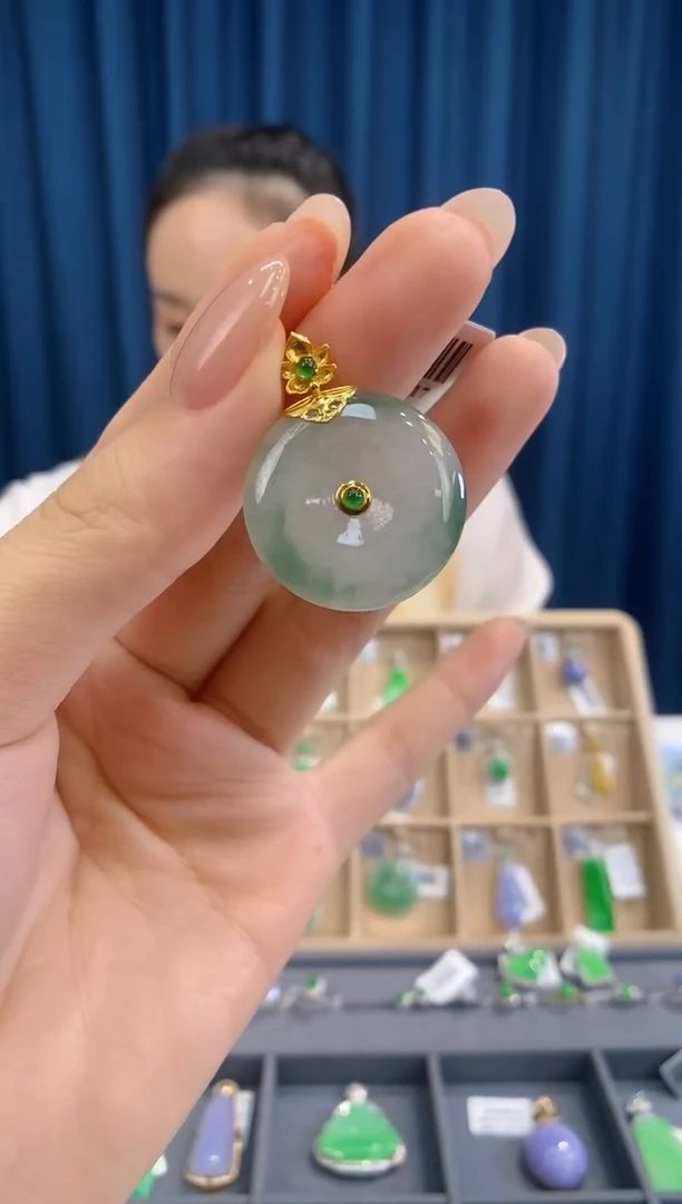 翡翠18K金镶嵌吊坠(不含链)平安扣