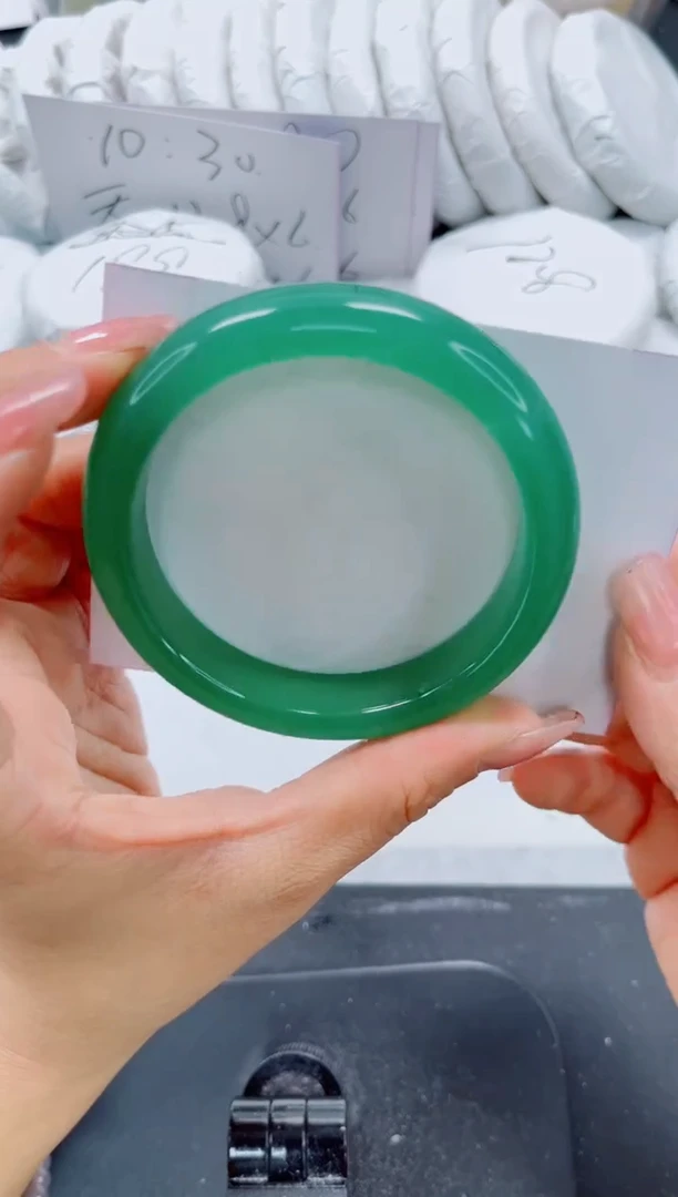 未镶嵌手镯石英质玉51-59.7