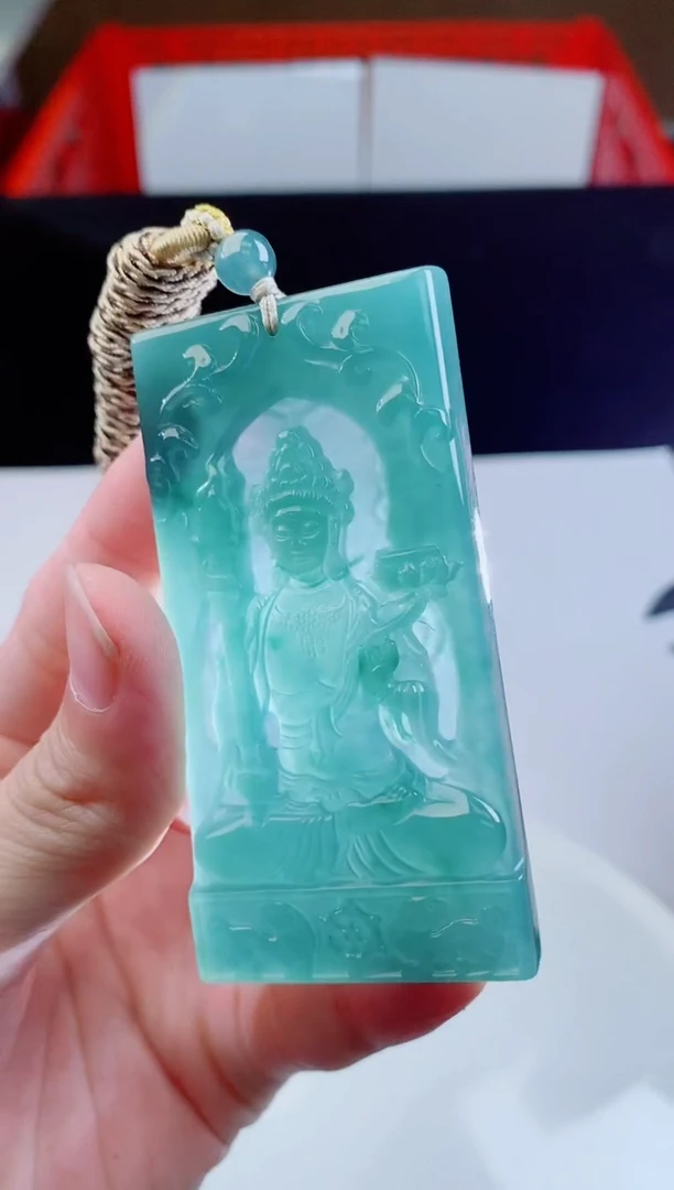 颈饰未镶嵌翡翠   ·