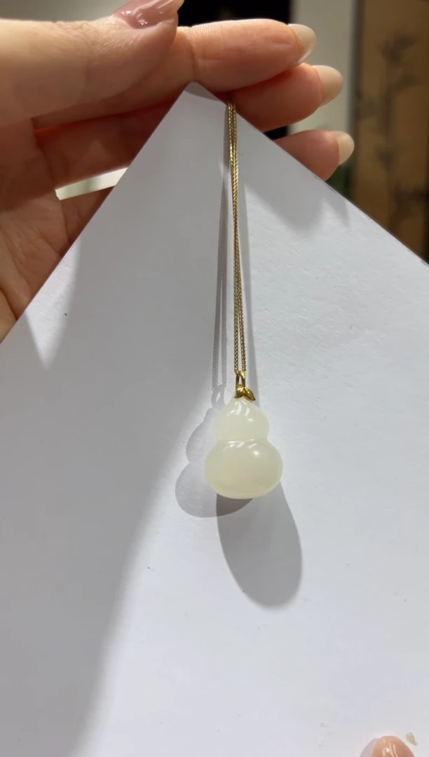 和田玉18K金镶嵌吊坠(不含链)MJJZBAY4301藕粉和田玉多样性发一