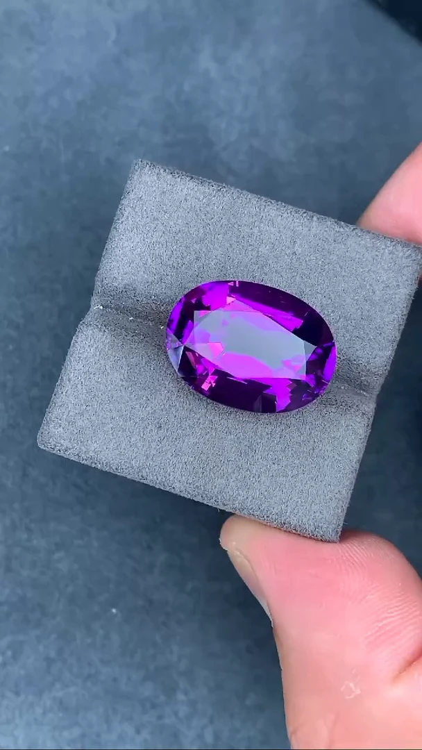 项链未镶嵌水晶16.37克拉