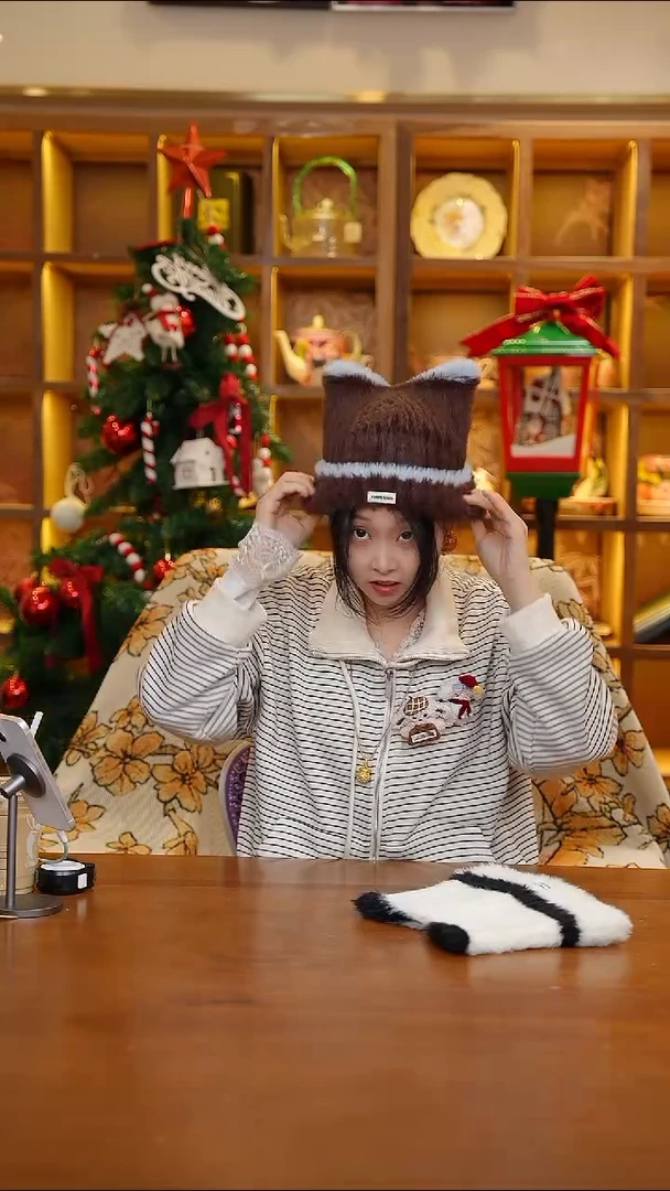 陶119-撞色狐狸帽-咖色+白色-CF6077