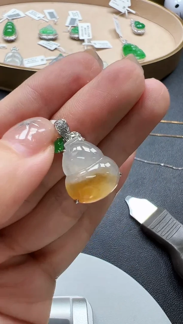 颈饰18K金镶嵌翡翠KCY0927-021