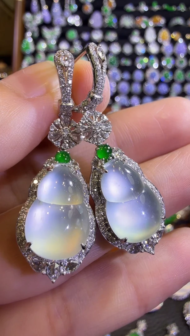 翡翠18K金镶嵌耳饰玻璃种极光白葫芦耳坠