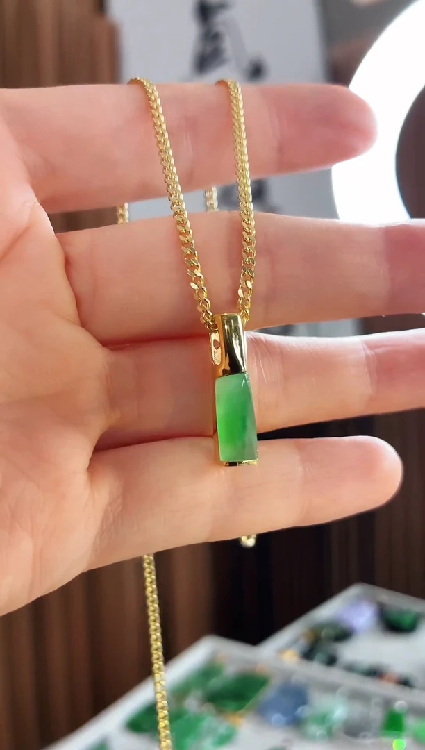 吊坠(不含链)18K金镶嵌翡翠吊坠