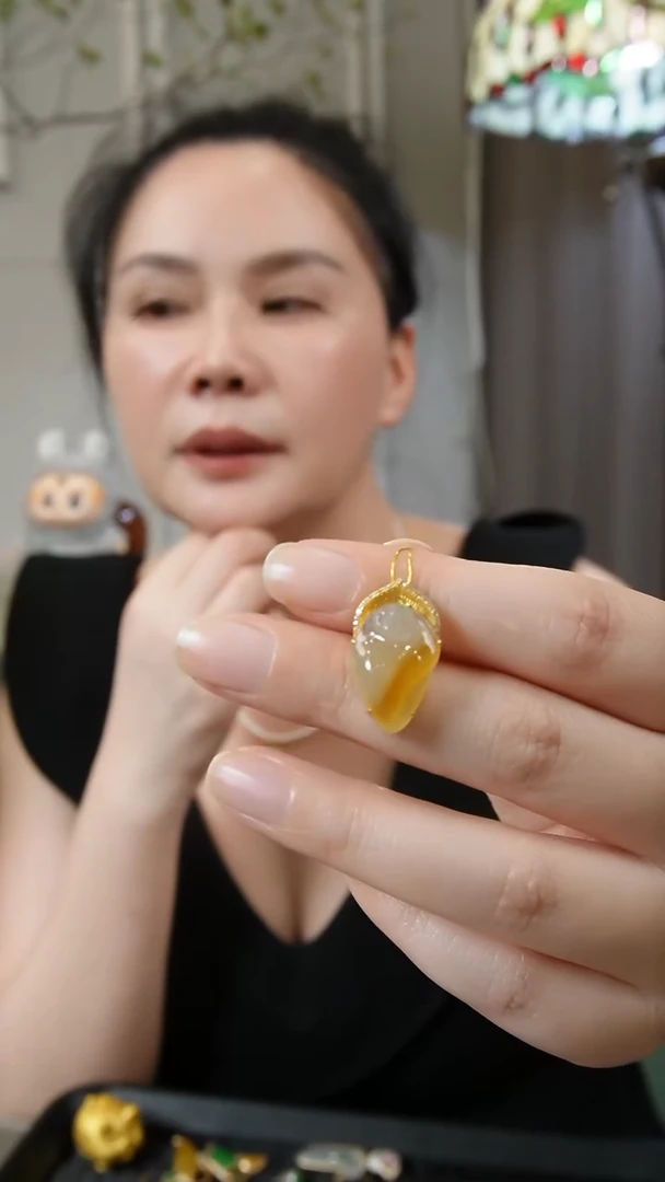 颈饰18K金镶嵌翡翠天然缅甸翡翠吊坠