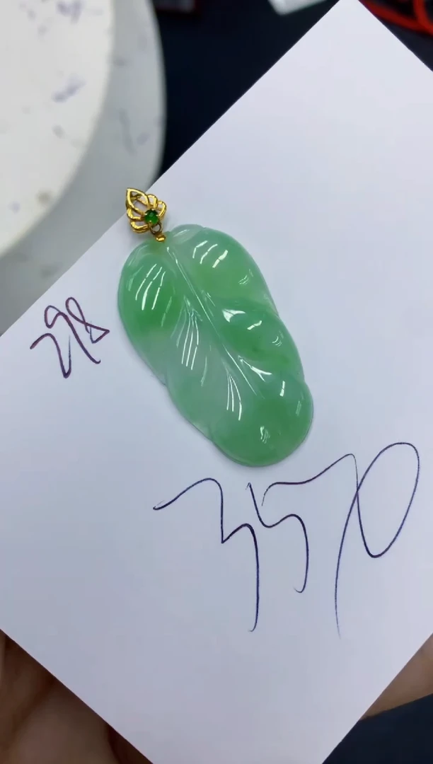 翡翠18K金镶嵌颈饰11111111111