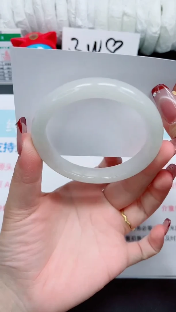 【闪购商品】石英质玉手镯未镶嵌199