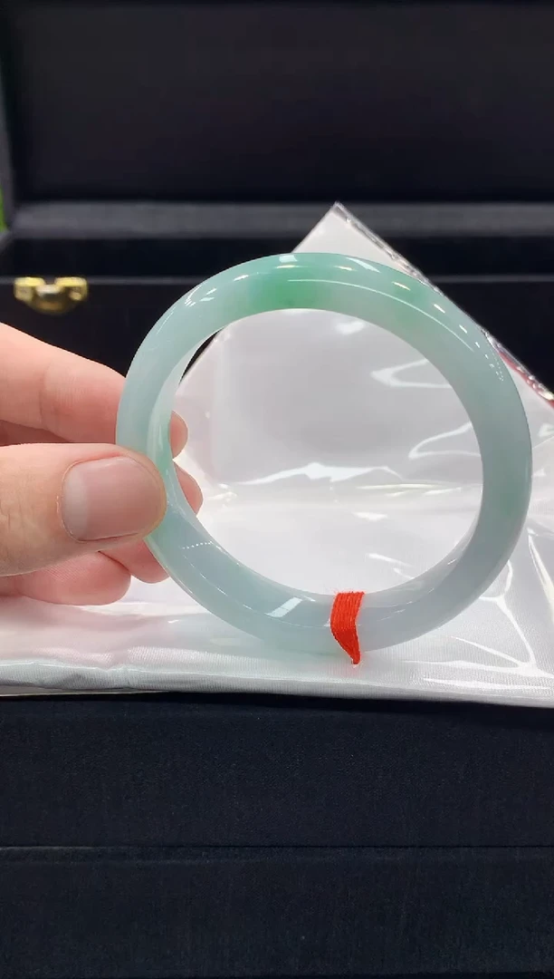 翡翠手镯未镶嵌手镯