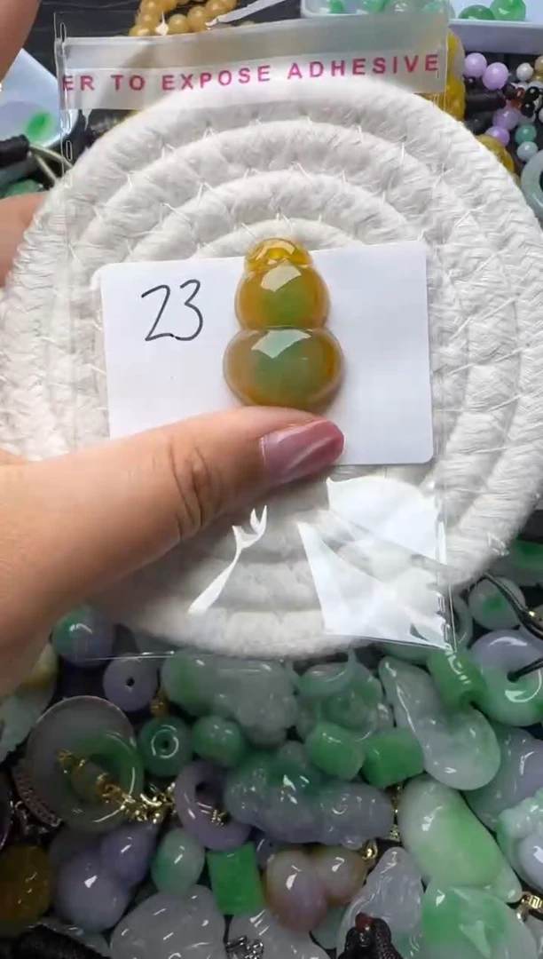 颈饰未镶嵌翡翠天然缅甸翡翠吊坠