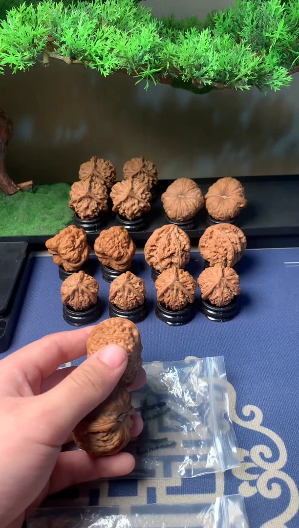 【闪购商品】文玩核桃吊坠44闷白