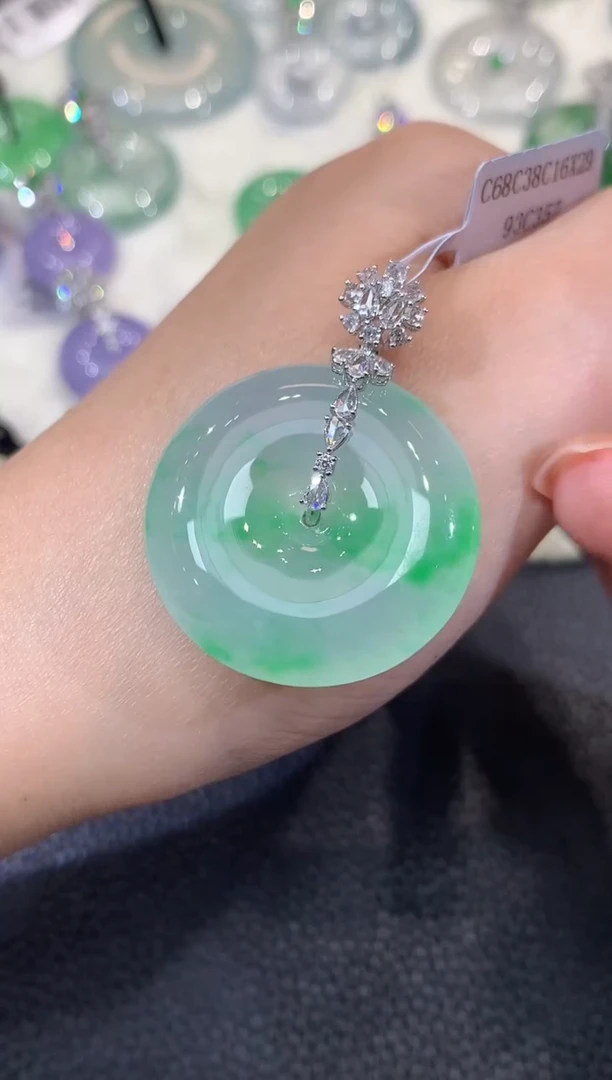 吊坠(不含链)18K金镶嵌翡翠A80