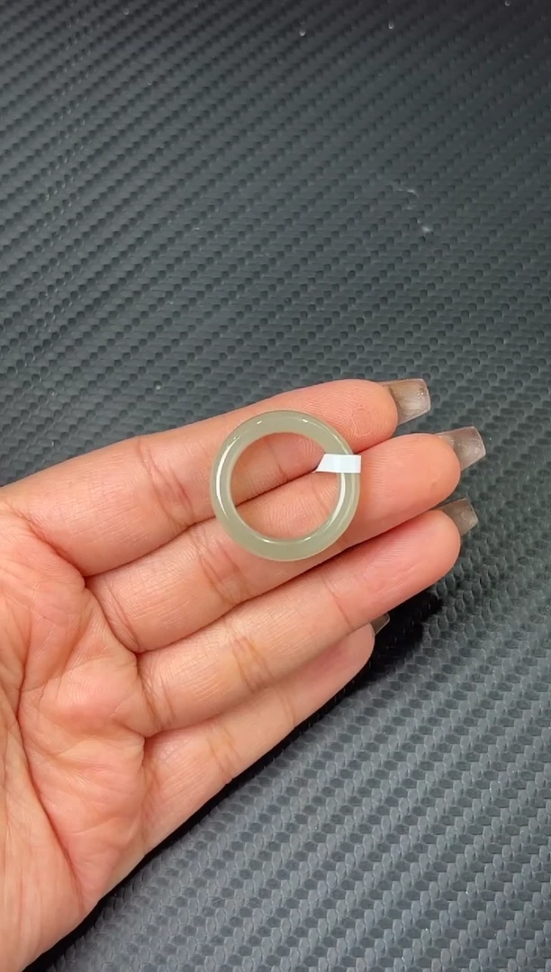 未镶嵌戒圈和田玉且末微色差近矿18+