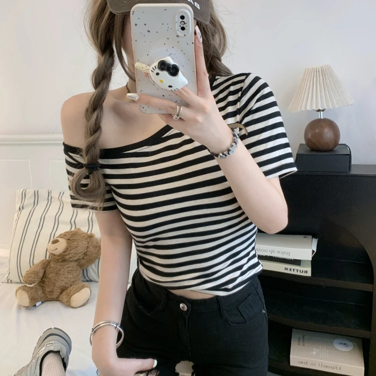 辣妹条纹短袖t恤女夏季ins露肩不对称设计感紧身显瘦斜肩短款上衣