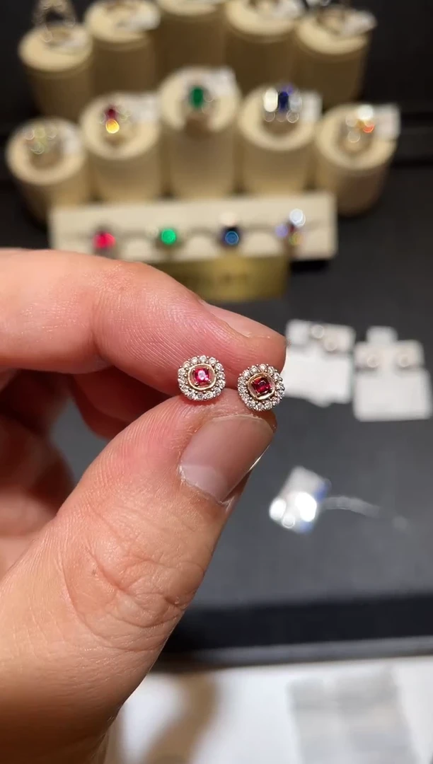 18K金镶嵌耳饰红宝石红宝石耳钉