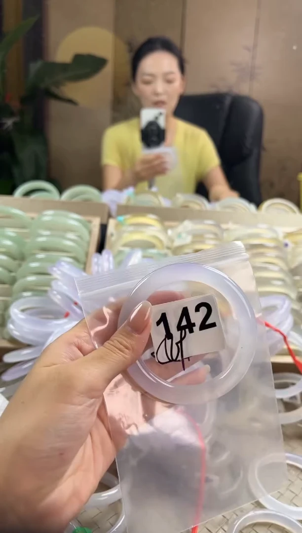 手镯玛瑙/玉髓未镶嵌142