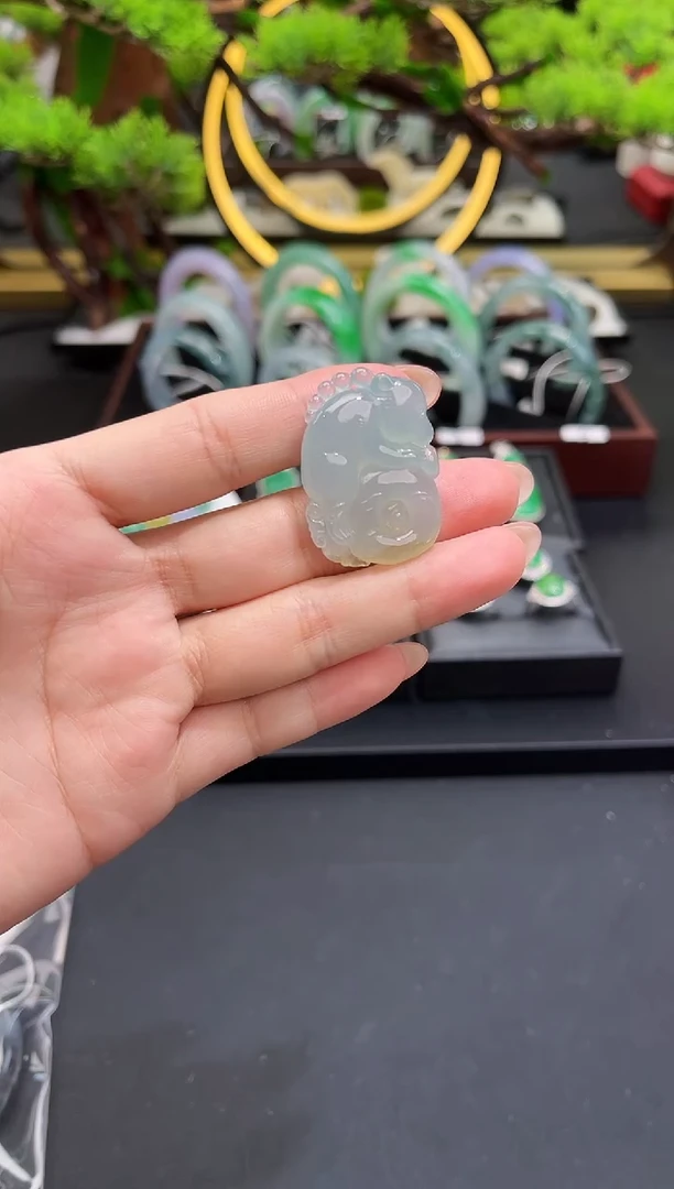 颈饰未镶嵌翡翠吊坠