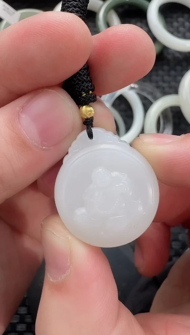 颈饰未镶嵌和田玉佛牌