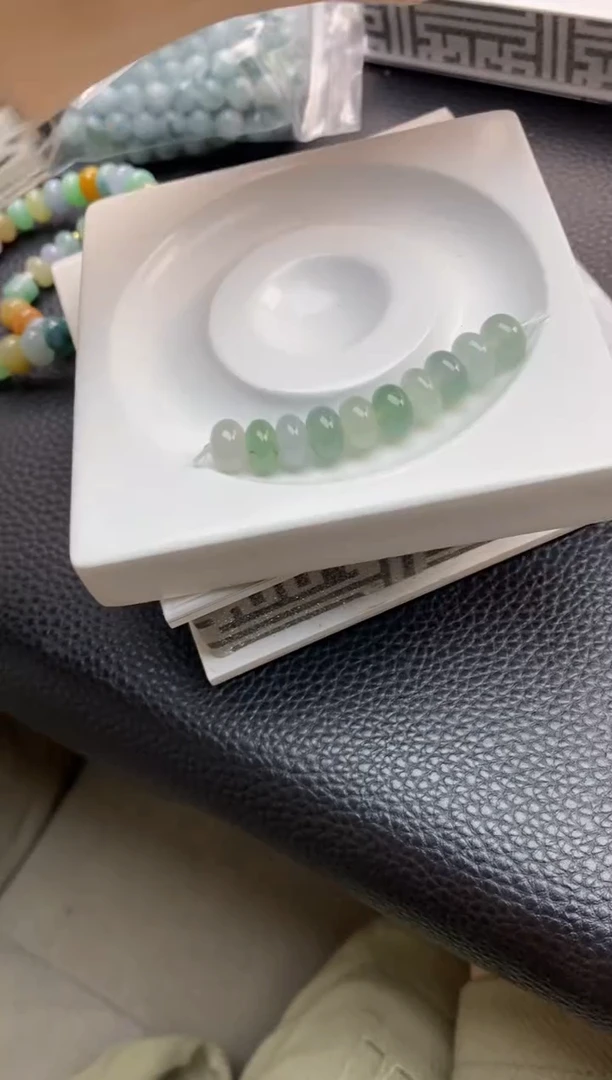 翡翠散珠81天然A货翡翠散珠